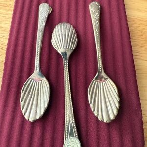7 GODINGER Silver Art Co. Ltd. ~ Shell Pattern Spoon 4.5” (silver plated).